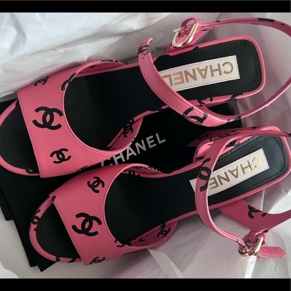 Chanel Pink and Black Printed Lambskin Sandals 22S Size 38 - Picture 5 of 13